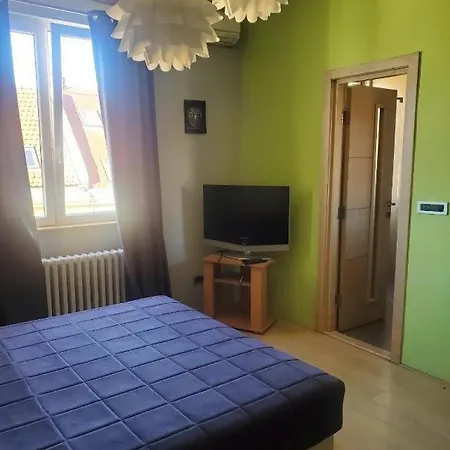 Kosta Lux